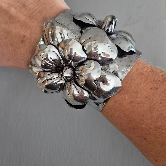 Exaggerated Metal Flower Cuff