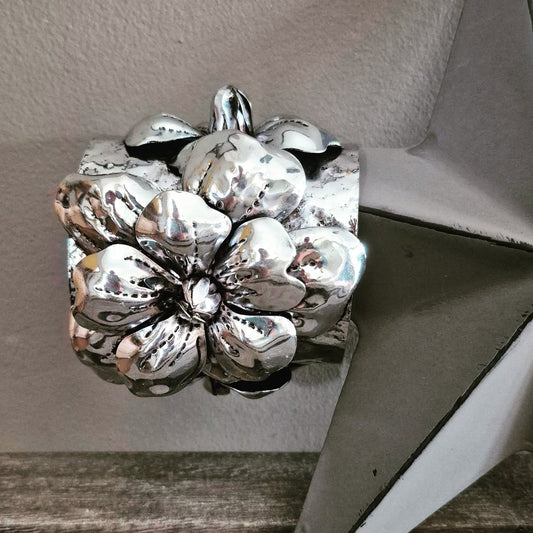 Exaggerated Metal Flower Cuff