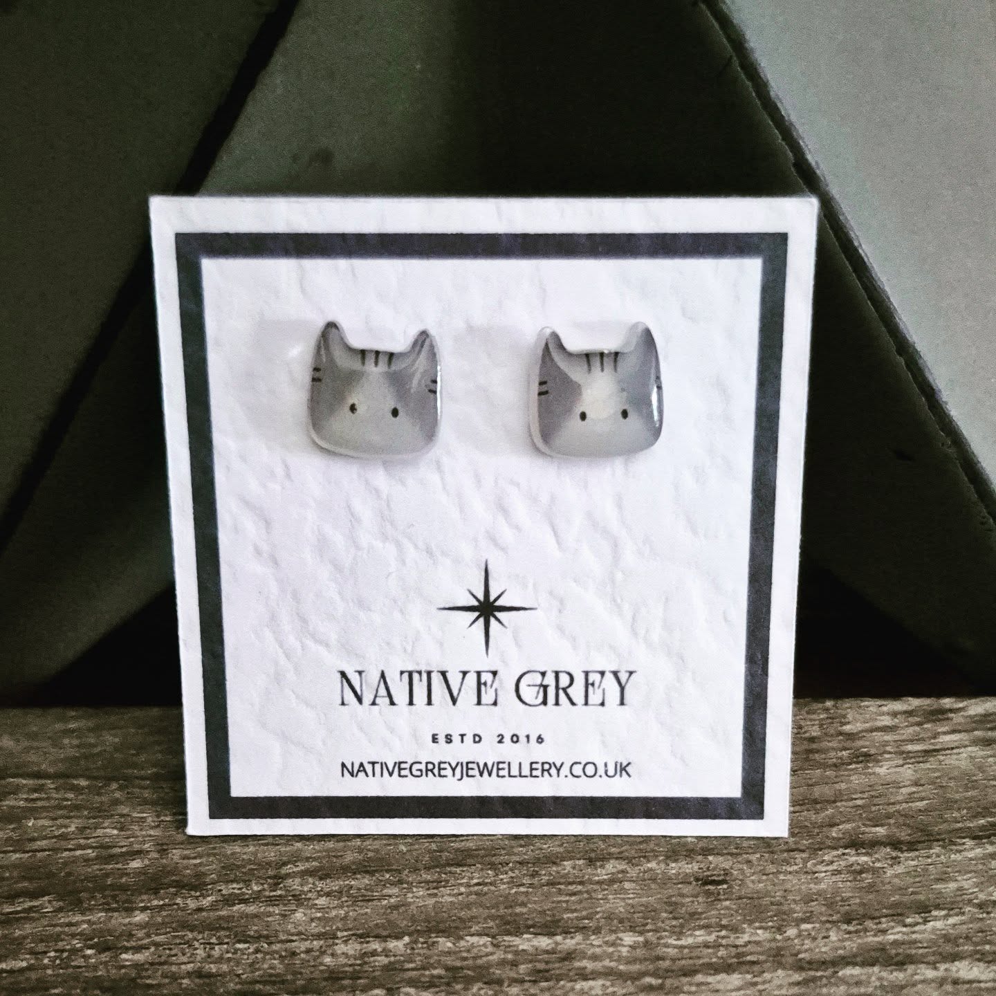 Cat Head Stud Earrings - White & Grey