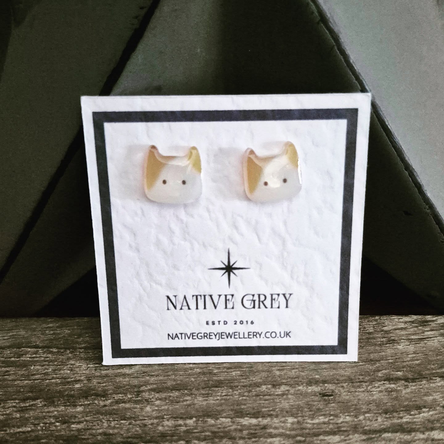 Cat Head Stud Earrings - White & Tan