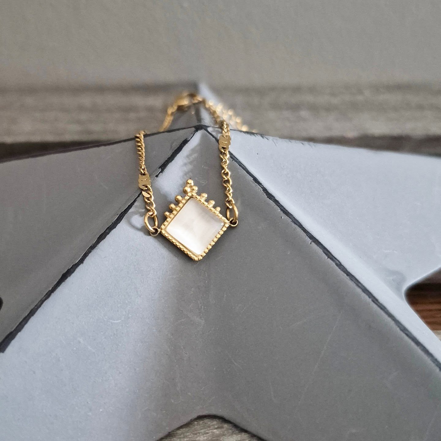 Gold Bracelet Diamond Shape Pendant