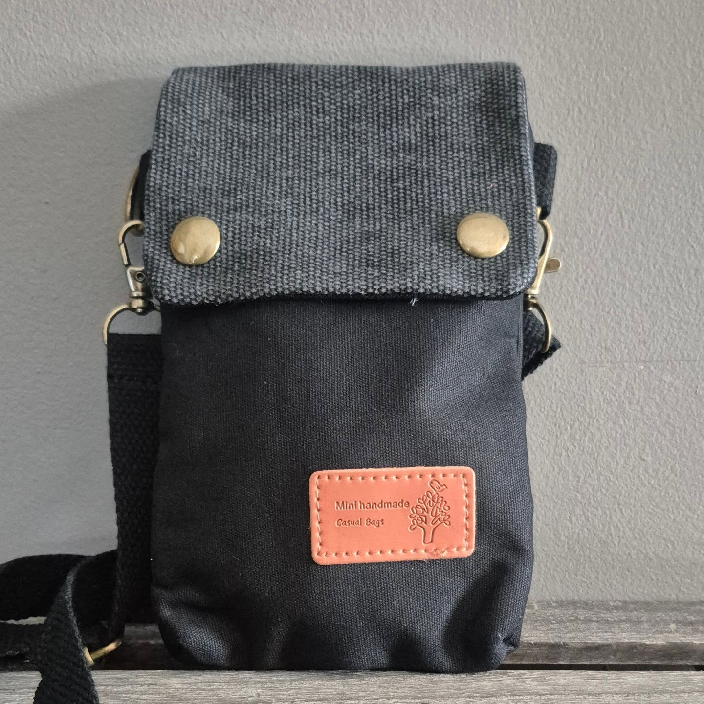 Cross Body Phone Bag - Green