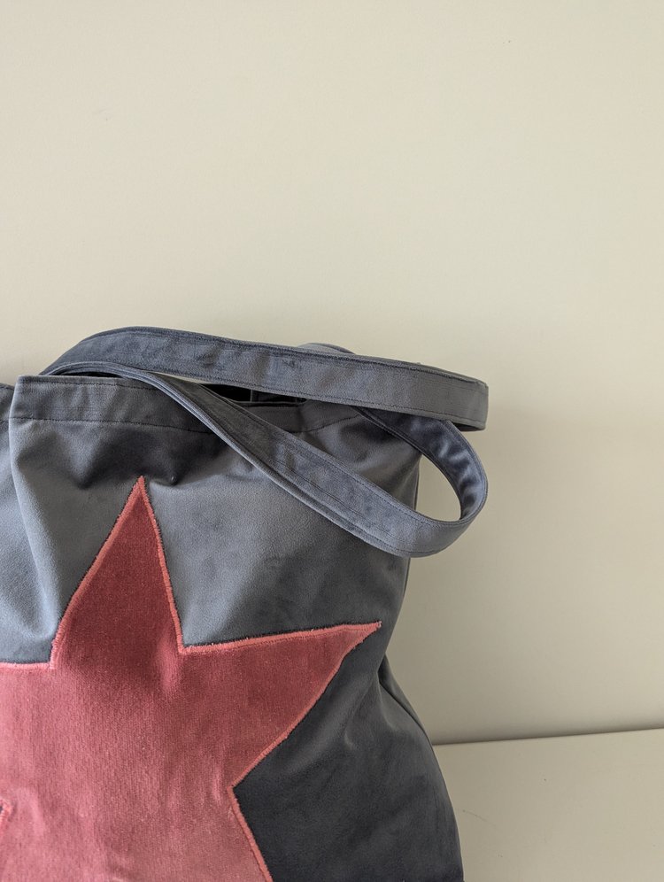 Luxury Tote Bag in Grey Velvet With Rosy Pink Velvet Star