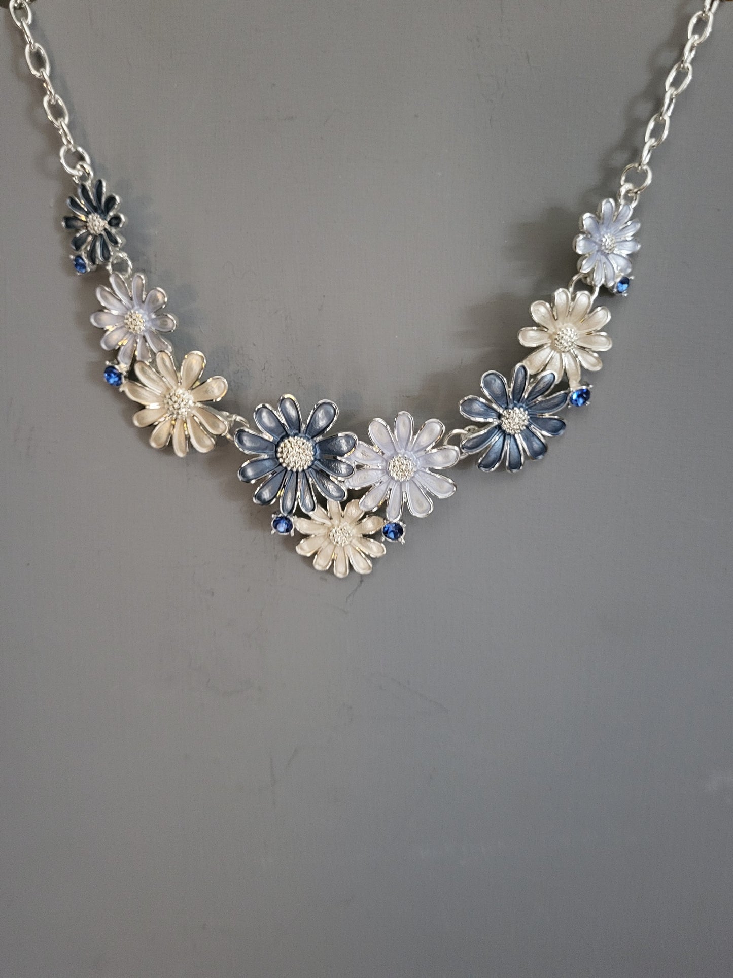 Blue Daisy Necklace Set