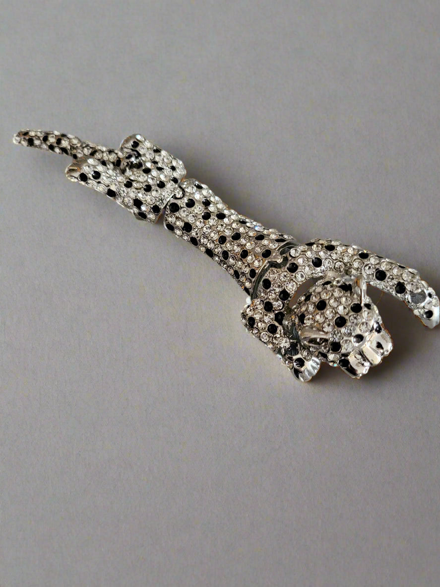 Striking  Leopard Brooch With Connected Parts