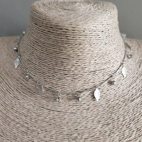 Dainty Leafy Short Necklace