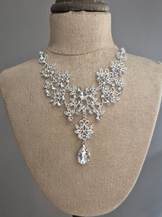 Detailed Leafy Crystal Statement Necklace