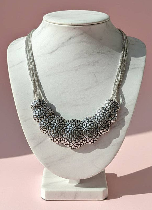 Silver Graphic Heart Collar Necklace: Silver